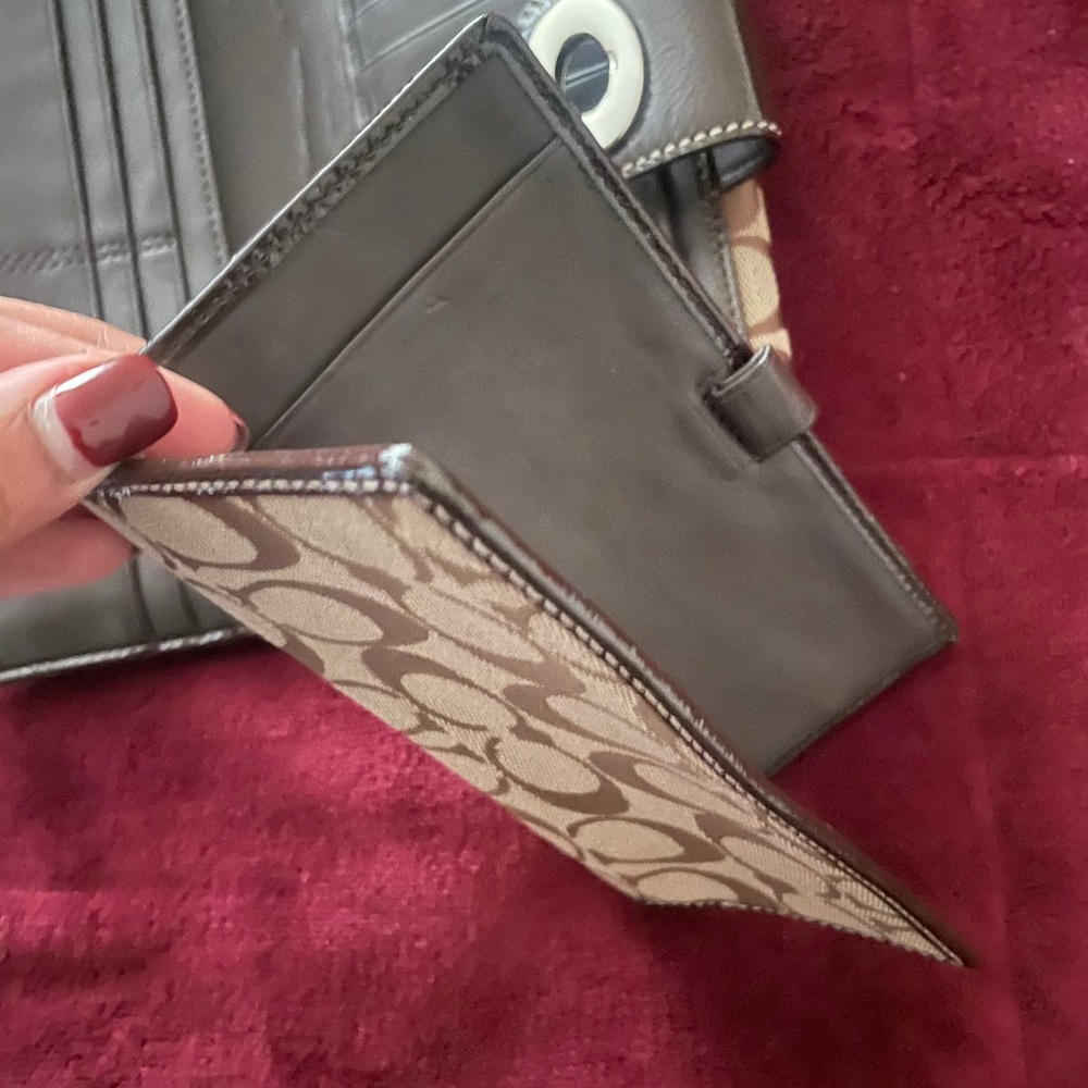 Coach Wallet - Picture 4 of 7